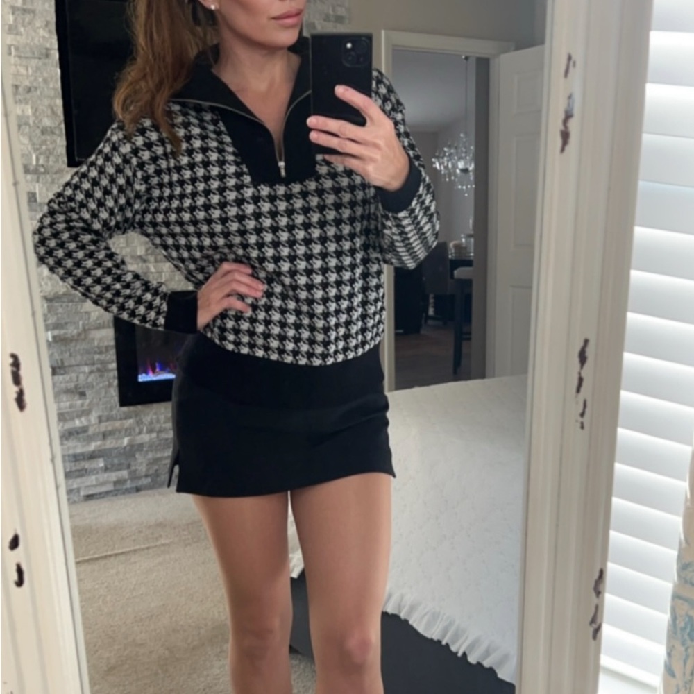 New express Black and White Houndstooth Sweater